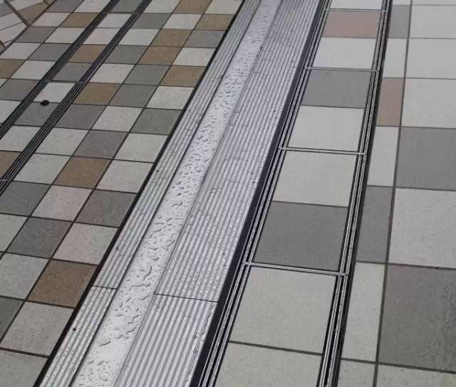 线性成品排水沟市政广场案例图2