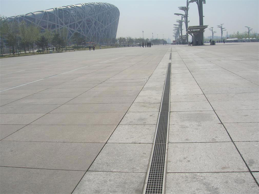 线性缝隙式排水沟案例12