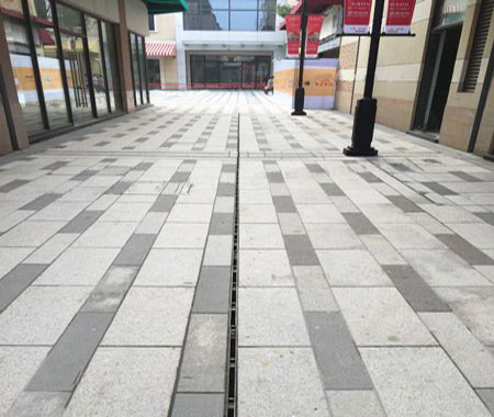 缝隙式排水沟商业街效果图