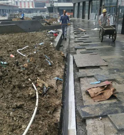 树脂混凝土线性排水沟施工现场图
