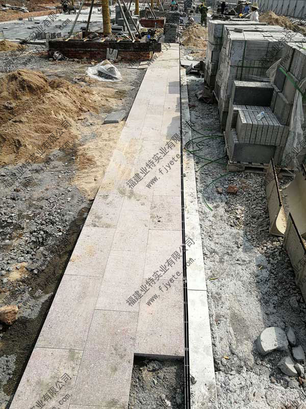 火车站广场排水沟安装图