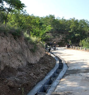 现浇现筑式排水沟