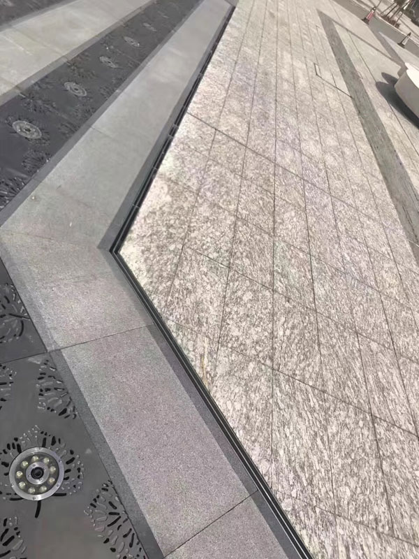 休闲广场排水沟