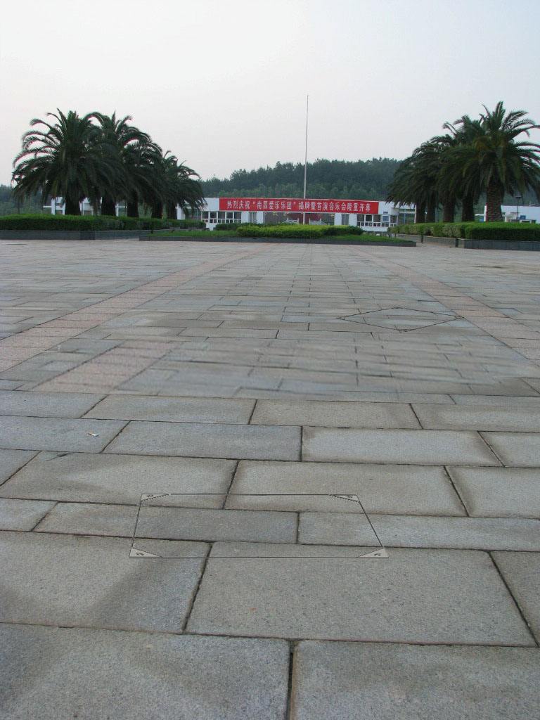 下沉式井盖景观案例
