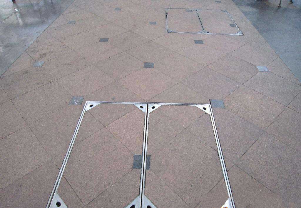 下沉式井盖广场案例