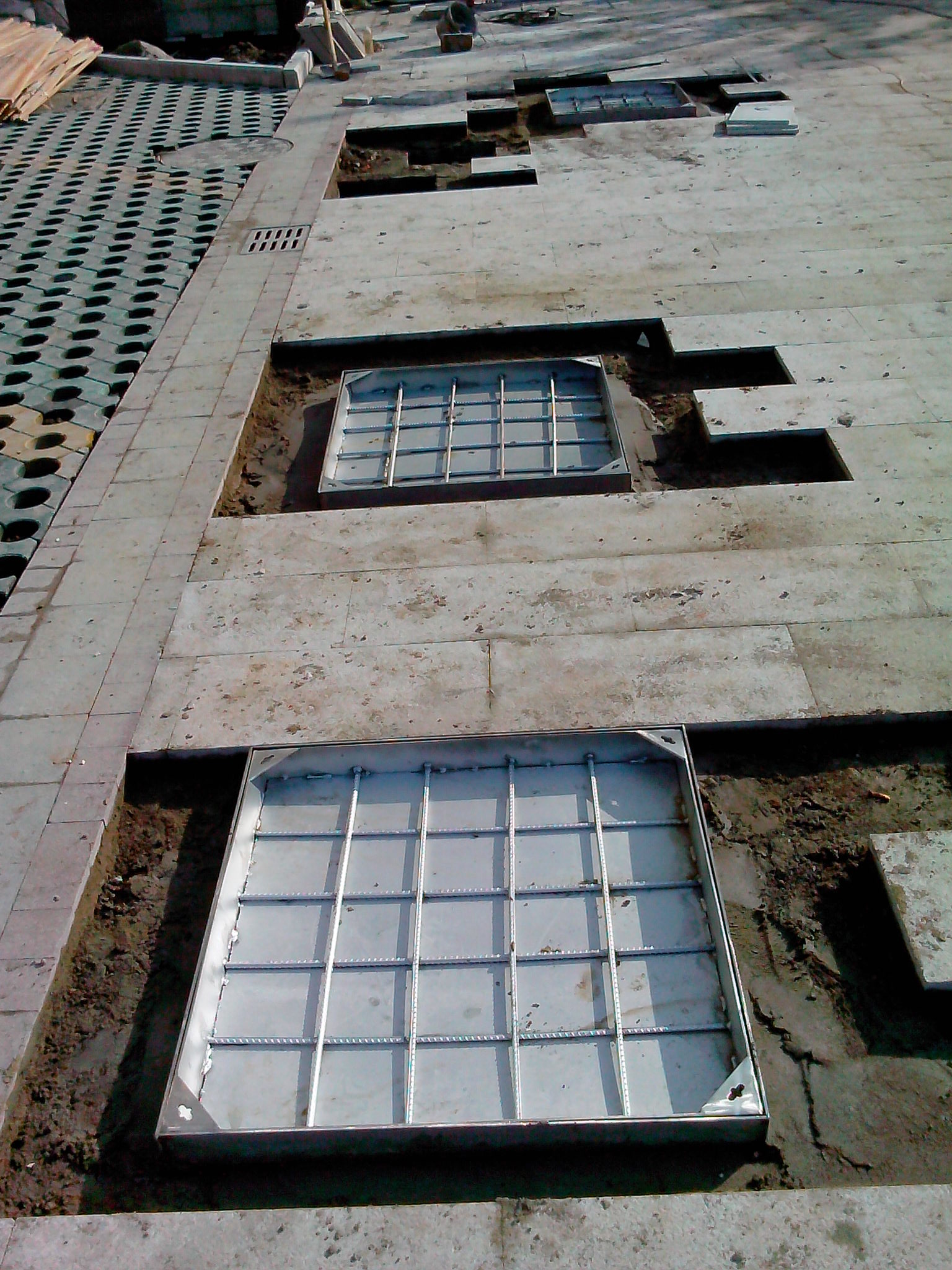 隐形不锈钢井盖安装