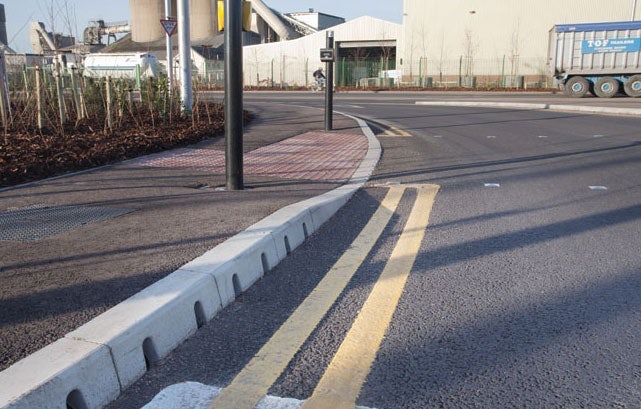 路缘石排水沟实例