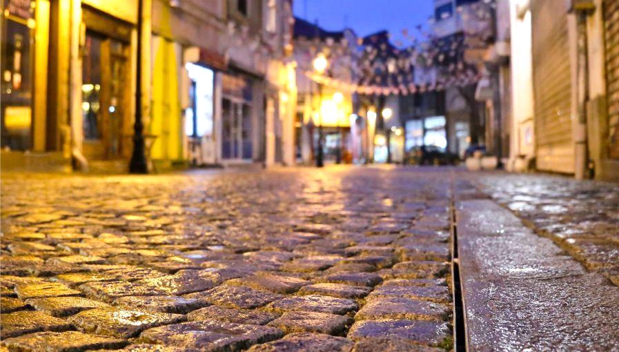 缝隙式U型排水沟商业街案例